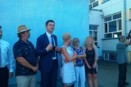  (photo)