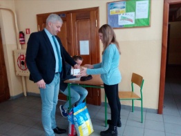  (photo)