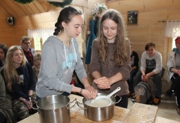 (photo)