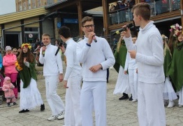  (photo)