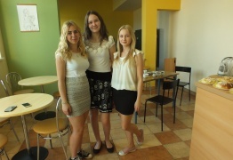  (photo)