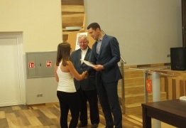  (photo)