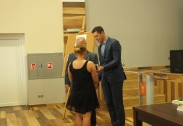  (photo)