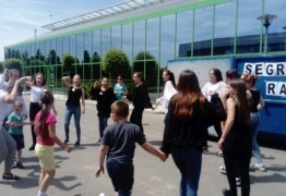  (photo)