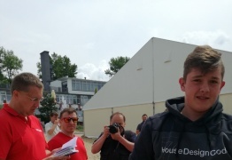  (photo)