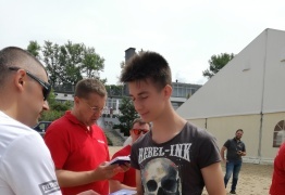  (photo)