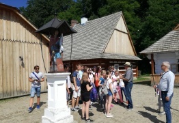  (photo)