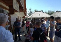  (photo)