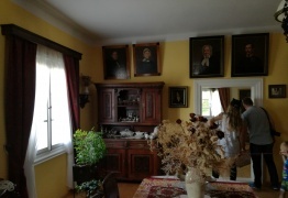  (photo)