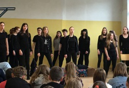  (photo)