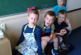  (photo)