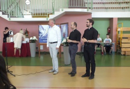  (photo)