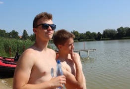  (photo)