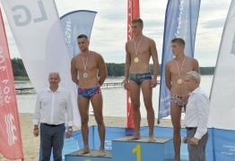  (photo)