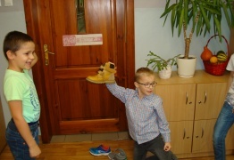  (photo)