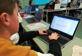  (photo)