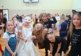  (photo)