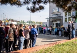  (photo)
