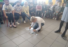  (photo)