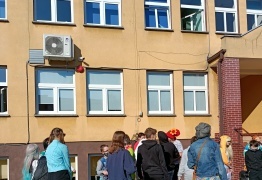  (photo)