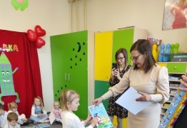  (photo)