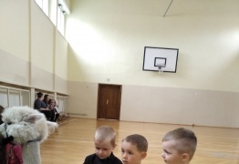  (photo)