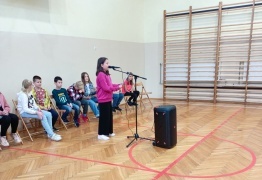  (photo)