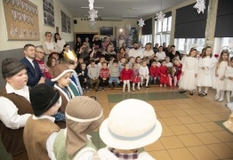  (photo)