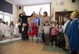  (photo)