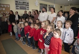 (photo)