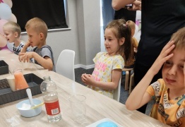  (photo)