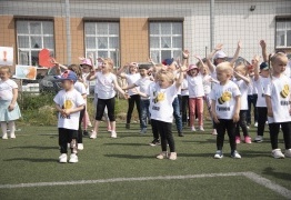  (photo)