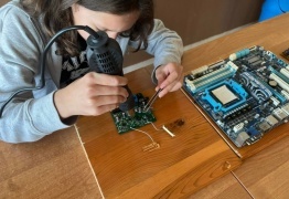  (photo)