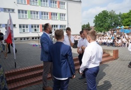  (photo)