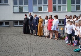  (photo)