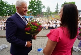  (photo)