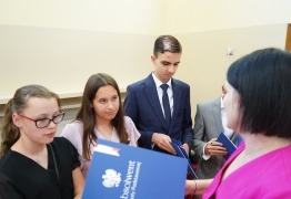  (photo)