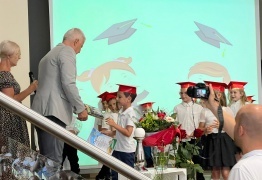  (photo)