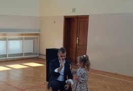  (photo)