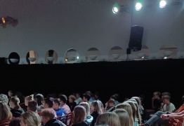  (photo)