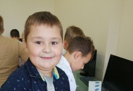  (photo)
