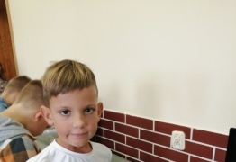  (photo)