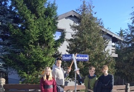  (photo)