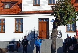  (photo)