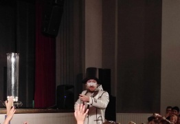  (photo)