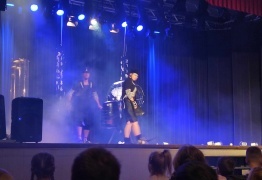  (photo)