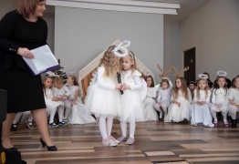  (photo)