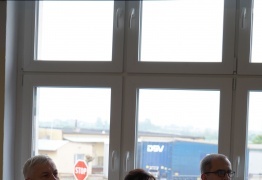  (photo)