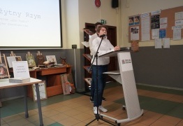  (photo)