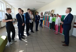  (photo)
